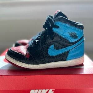 Nike Kids' Air Jordan 1 Retro High OG "UNC to Chicago" sneakers